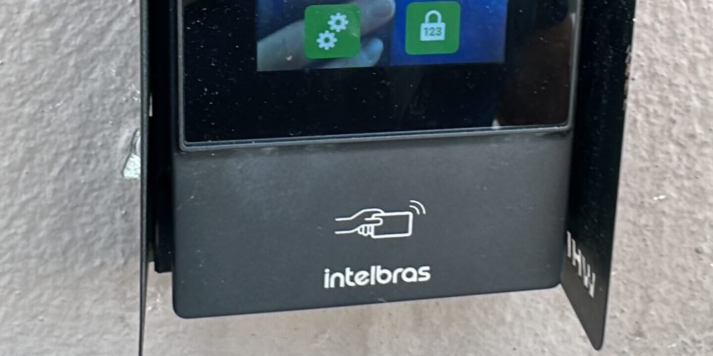 Qual o melhor controle de acesso para prestadores de serviço no condomínio?