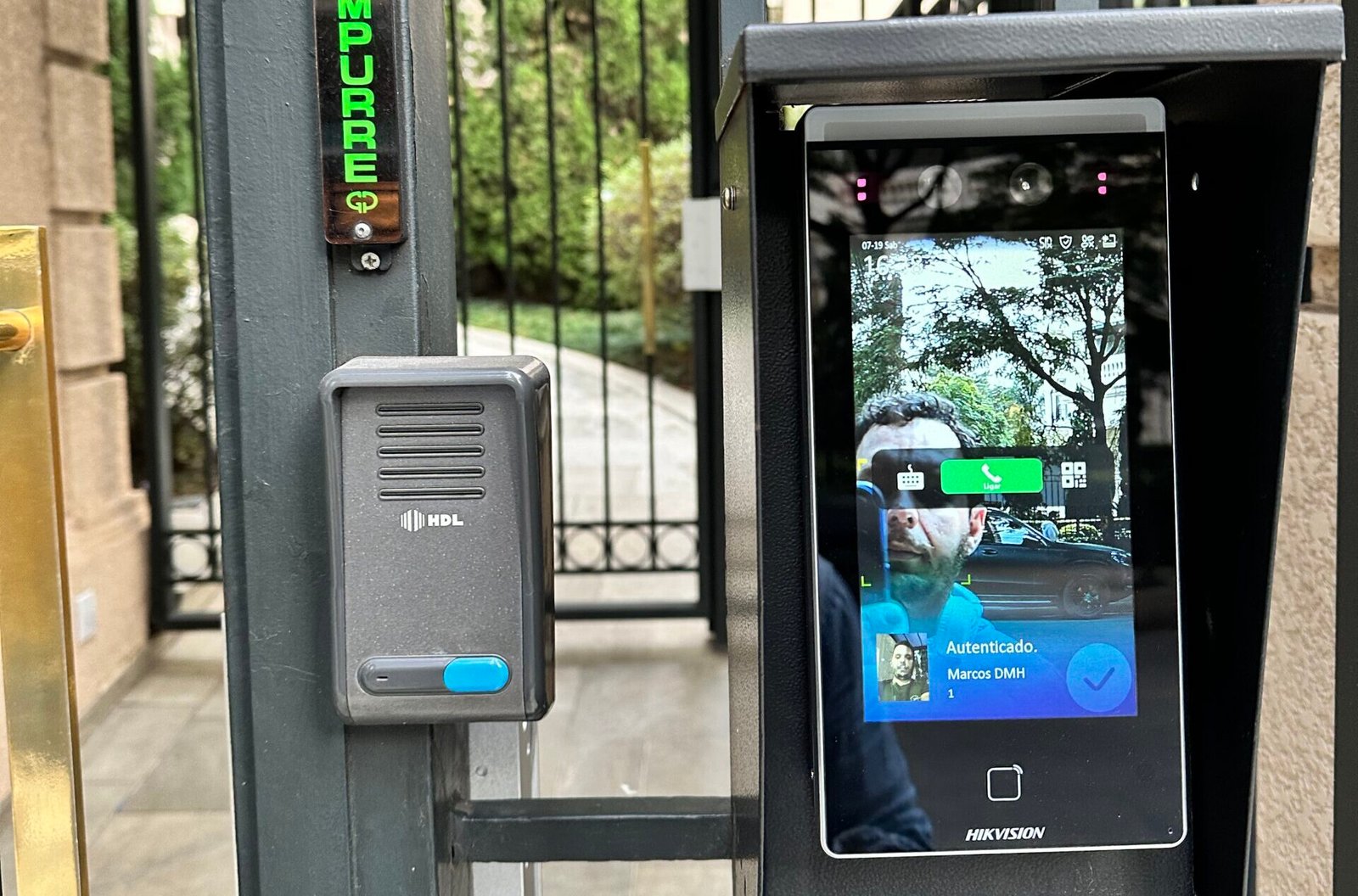 Qual o melhor controle de acesso para moradores: Senha, Chaveiro, Facial ou Biometria Digital?