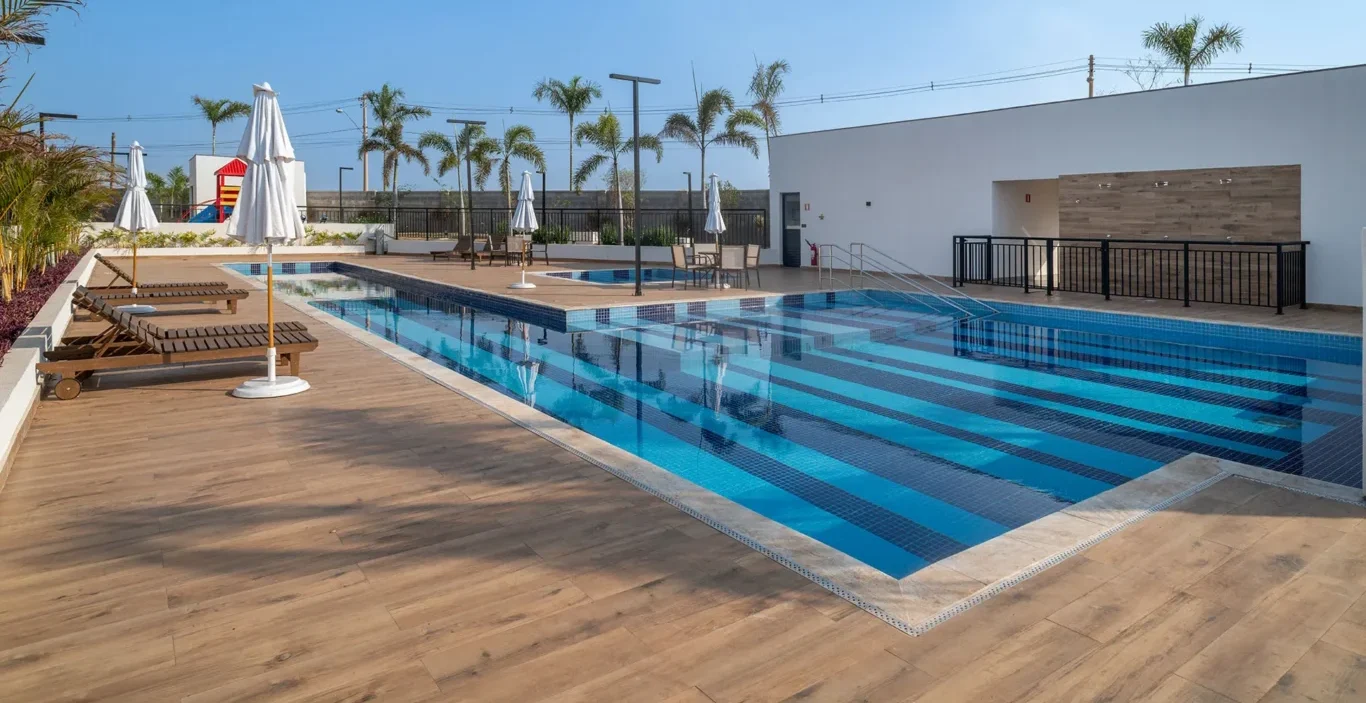 Câmeras podem filmar moradores na piscina? Entenda a lei.